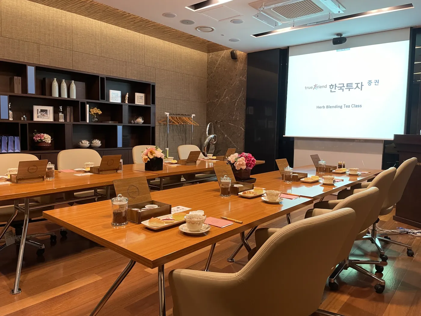 기업힐링교육 회의실에서 열린 기업 교육 클래스 전경